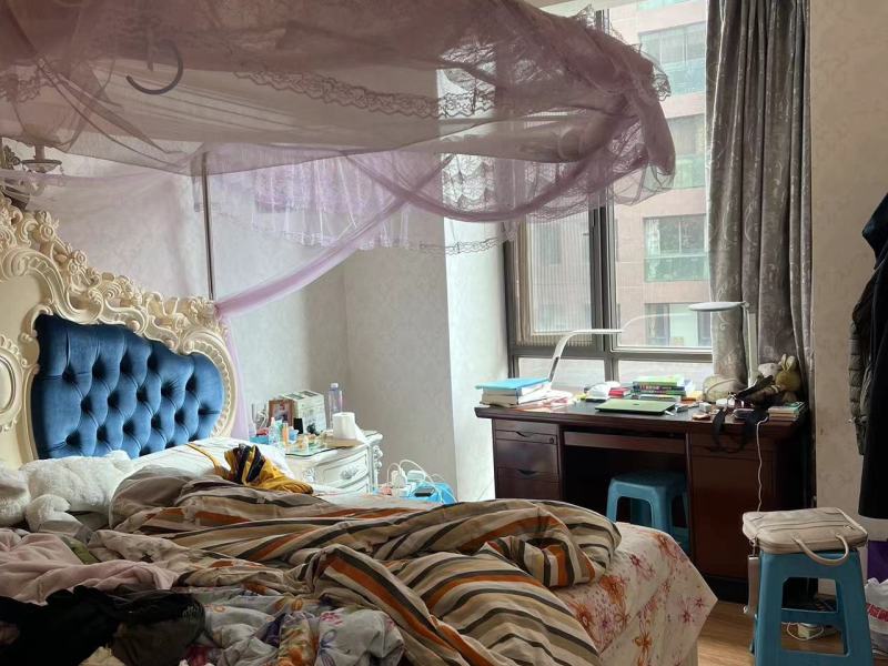 4室2廳2陽臺(tái) 和諧世紀(jì)臥室