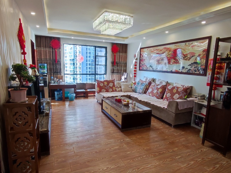 5室2廳4陽(yáng)臺(tái) 假日城市客廳