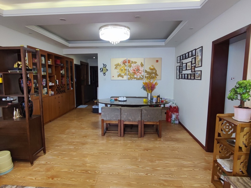 5室2廳4陽(yáng)臺(tái) 假日城市餐廳