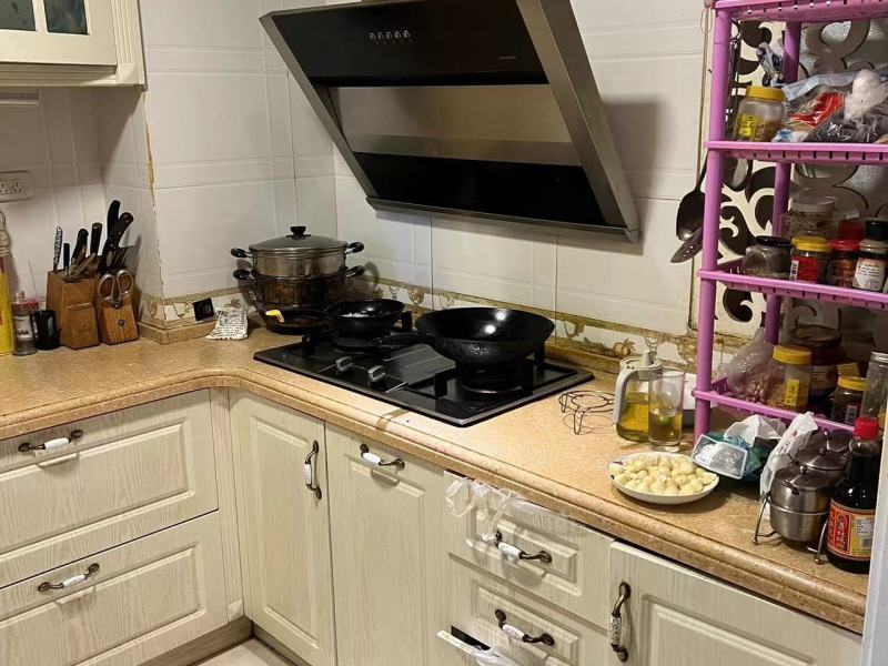 4室2廳2陽臺(tái) 和諧世紀(jì)廚房