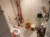 2室2廳1陽臺 怡康溫泉新村A區(qū)衛(wèi)生間