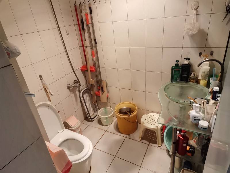 2室2廳1陽臺 怡康溫泉新村A區(qū)衛(wèi)生間