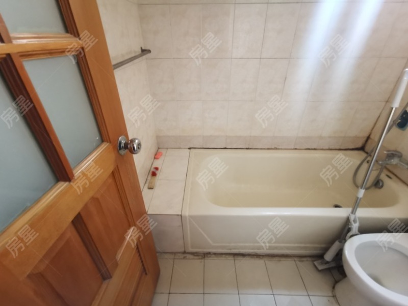 4室2廳 西壩新村28號衛(wèi)生間