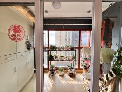 3室2廳2陽(yáng)臺(tái) 萬(wàn)科城市之光