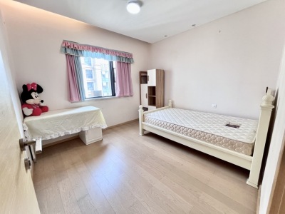 3室2廳2陽(yáng)臺(tái) 濱江俊園塞納組團(tuán)