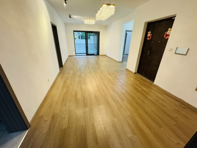 4室2廳2陽臺 華夏四季二期客廳