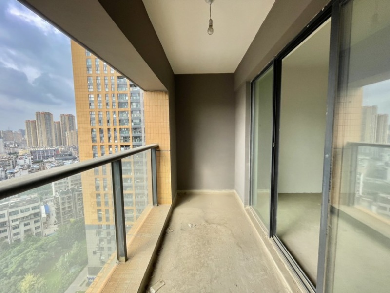 4室2廳2陽臺(tái) 金尚俊園一期陽臺(tái)