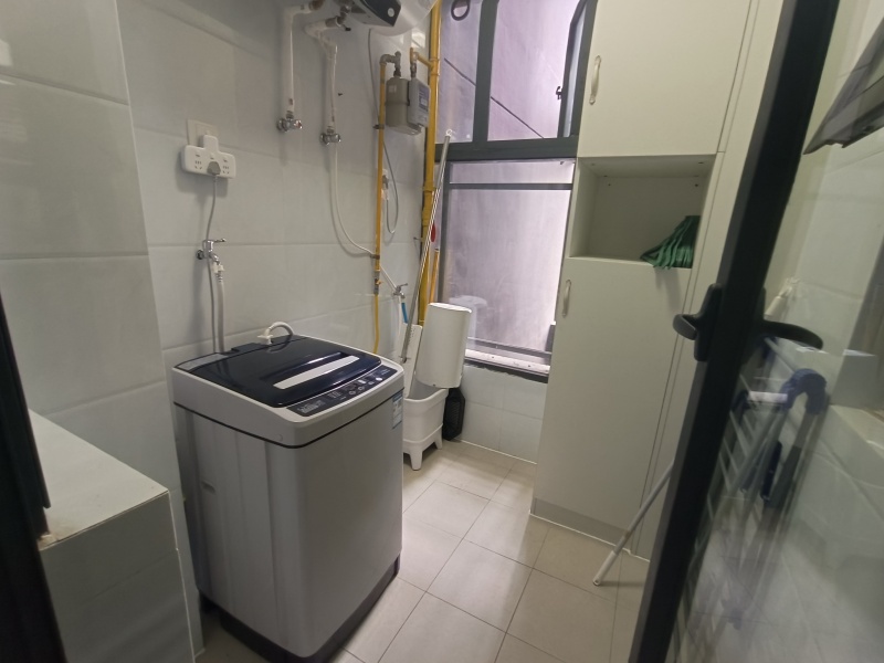 2室2廳1陽(yáng)臺(tái) 俊發(fā)逸天峰陽(yáng)臺(tái)