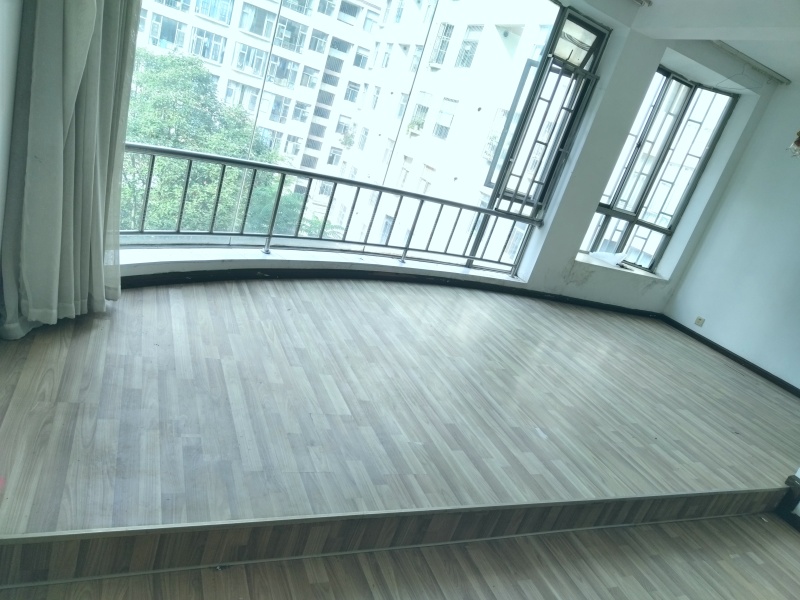 3室2廳2陽臺 金童花園陽臺