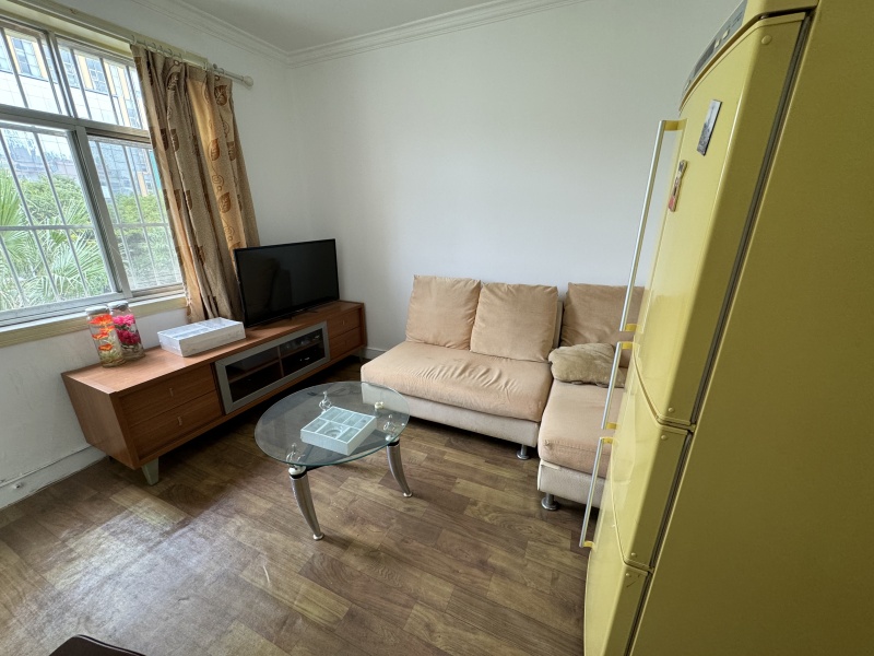 2室2廳1陽(yáng)臺(tái) 老海埂路47號(hào)客廳