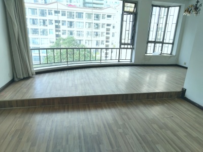 3室2廳2陽臺 金童花園陽臺