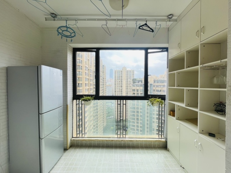 3室2廳2陽(yáng)臺(tái) 盛高大城二期陽(yáng)臺(tái)