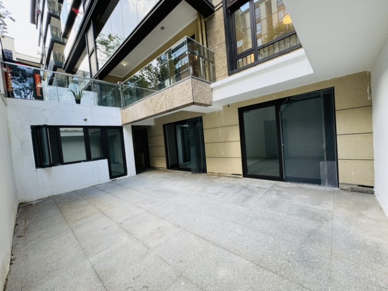 4室2廳2陽臺 華夏四季二期客廳