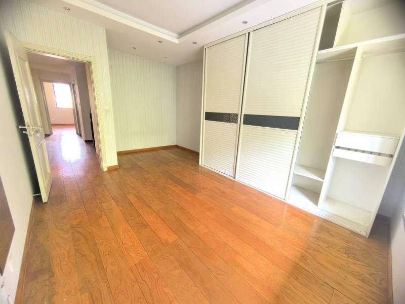 5室2廳2陽臺 清水佳湖雅居別墅臥室