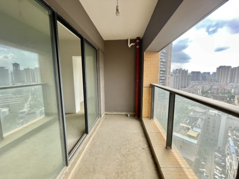 4室2廳2陽臺(tái) 金尚俊園一期陽臺(tái)