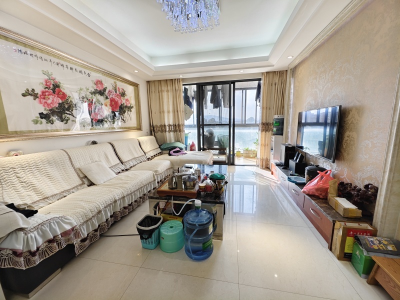 3室2廳1陽臺 中天融域一期客廳