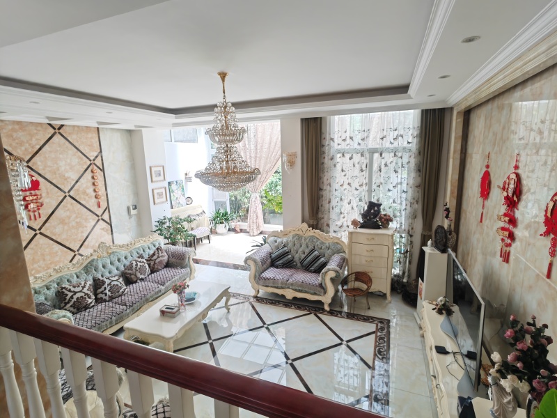 5室2廳3陽臺 清水木華別墅客廳