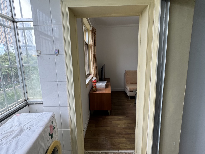 2室2廳1陽(yáng)臺(tái) 老海埂路47號(hào)客廳