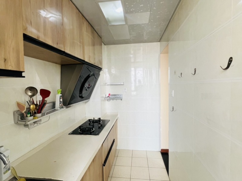 3室2廳2陽(yáng)臺(tái) 盛高大城二期廚房