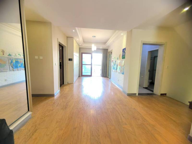 5室2廳2陽臺 清水佳湖雅居別墅餐廳