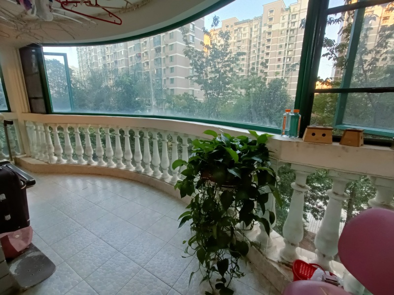 世纪城惜春苑阳台