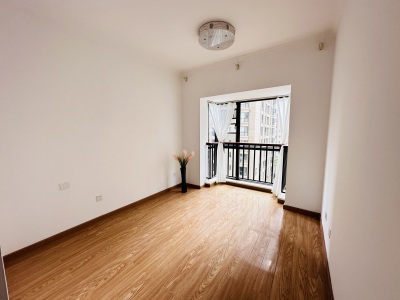 3室2廳 醫(yī)大廣場(chǎng)