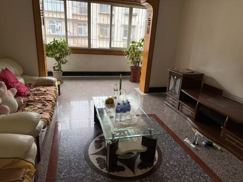 3室2廳1陽(yáng)臺(tái) 康宏小區(qū)客廳