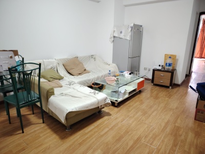 2室1廳1陽臺 中環(huán)金界