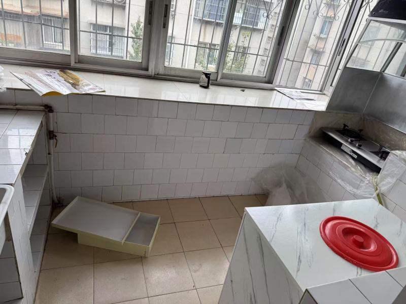 3室2廳1陽(yáng)臺(tái) 康宏小區(qū)廚房