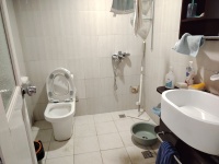 2室1廳1陽臺 中環(huán)金界衛(wèi)生間