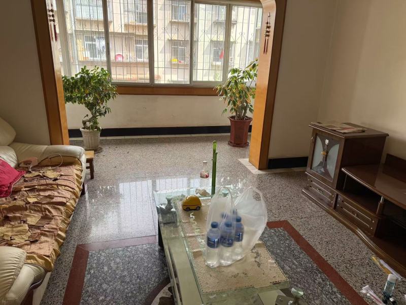 3室2廳1陽(yáng)臺(tái) 康宏小區(qū)客廳