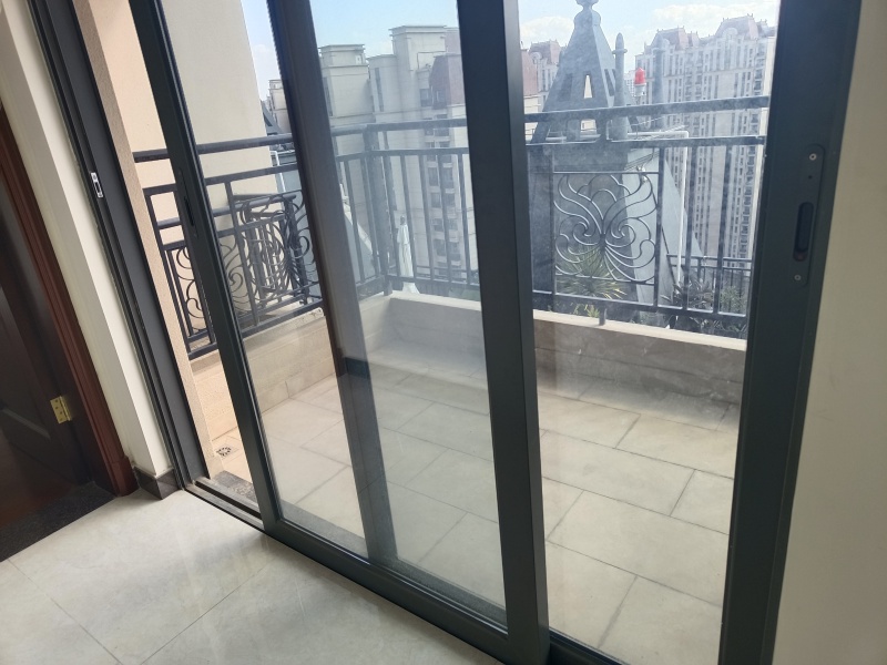 4室2廳2陽(yáng)臺(tái) 恒大云報(bào)華府陽(yáng)臺(tái)