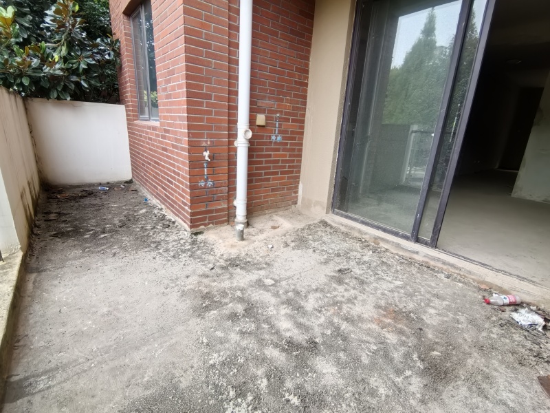 5室3廳1陽(yáng)臺(tái) 清水佳湖雅居別墅客廳