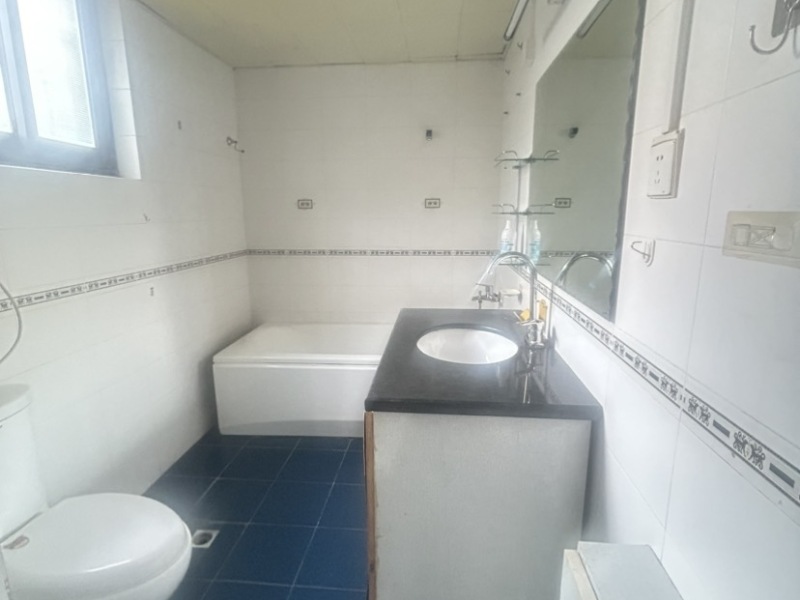 4室2廳1陽臺 白馬小區(qū)衛(wèi)生間