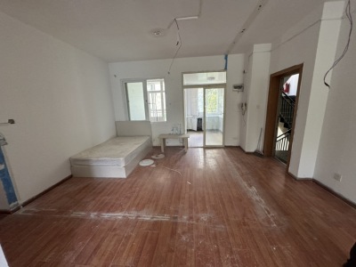 3室2廳2陽臺 臨江雅苑