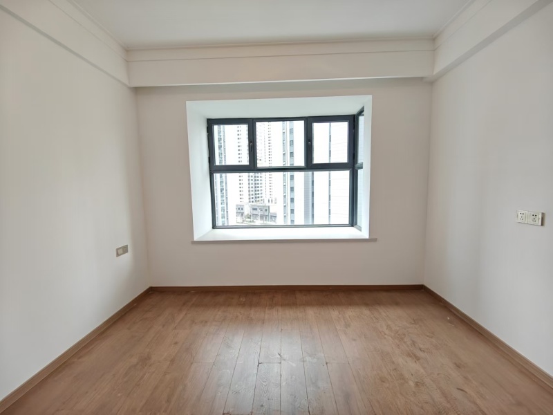 3室2廳2陽(yáng)臺(tái) 大華公園天下東湖苑臥室