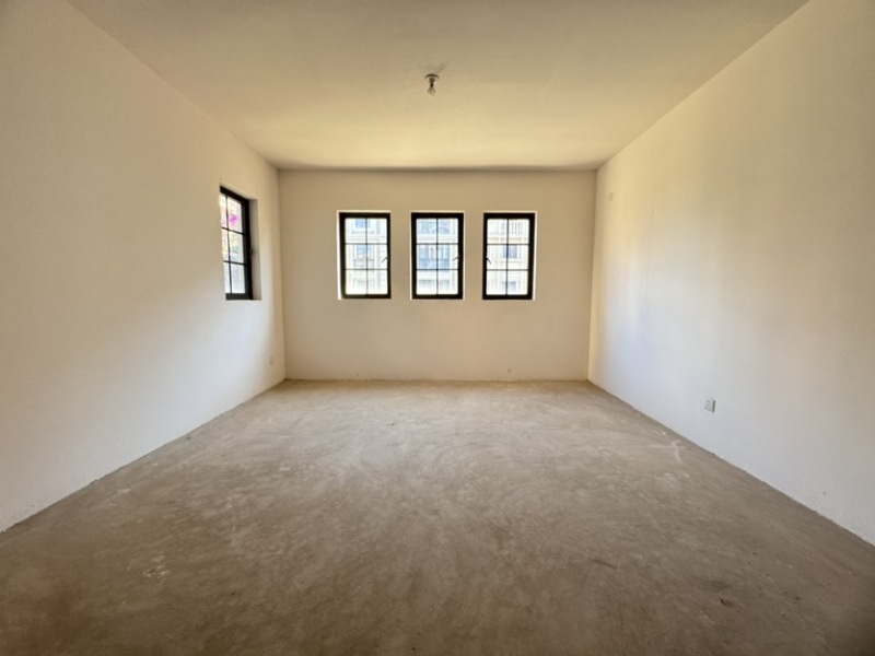 4室2廳2陽(yáng)臺(tái) 公園1903圣維望客廳