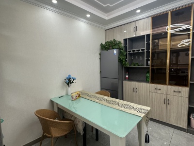 2室2廳1陽臺 潤城八區(qū)