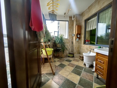 4室2廳2陽臺 彩云間花園陽臺