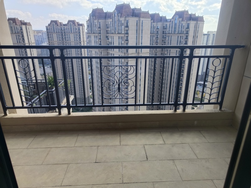 4室2廳2陽(yáng)臺(tái) 恒大云報(bào)華府陽(yáng)臺(tái)