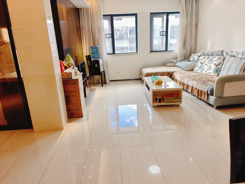 2室2廳1陽臺(tái) 錦尚華庭客廳