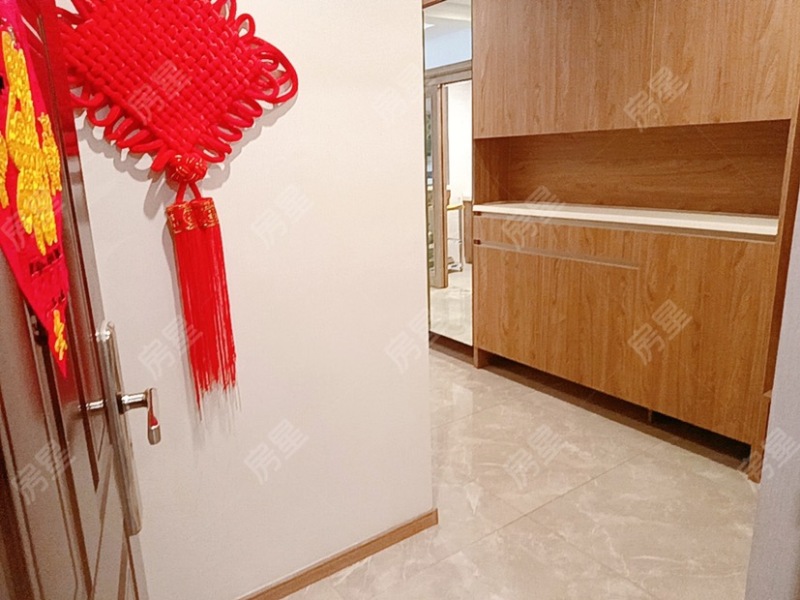 4室2廳1陽(yáng)臺(tái) 俊發(fā)城茉莉苑門廳