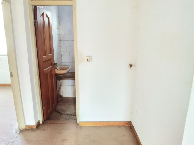 3室2廳1陽(yáng)臺(tái) 省委40號(hào)院衛(wèi)生間