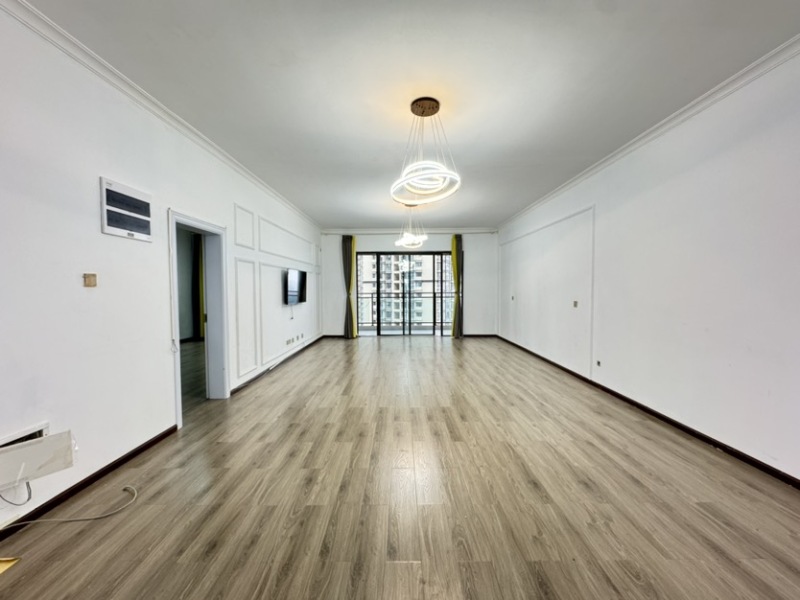 5室2廳2陽臺 俊發(fā)盛唐城未央郡(二期)客廳