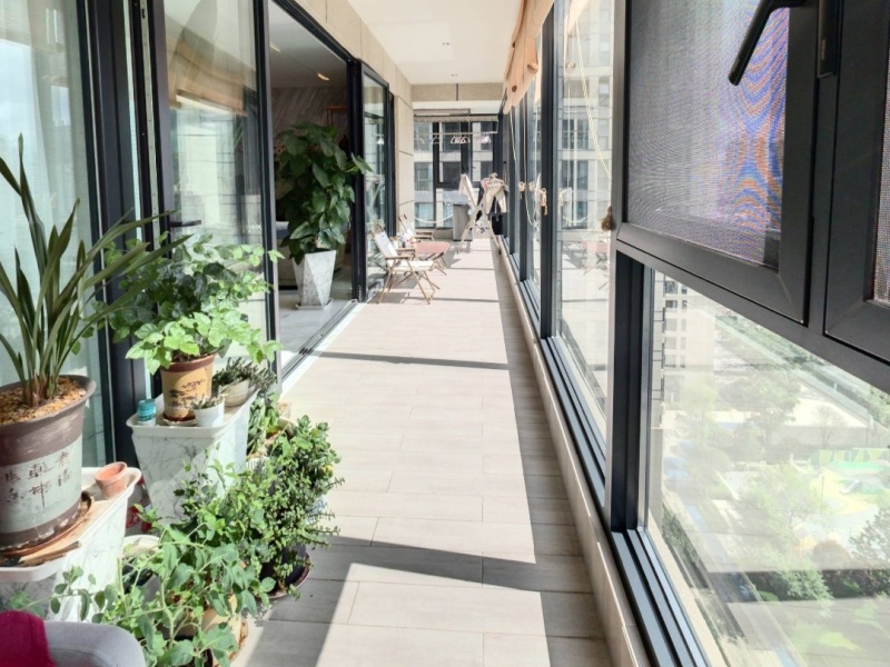 5室2廳2陽(yáng)臺(tái) 俊發(fā)逸天峰陽(yáng)臺(tái)