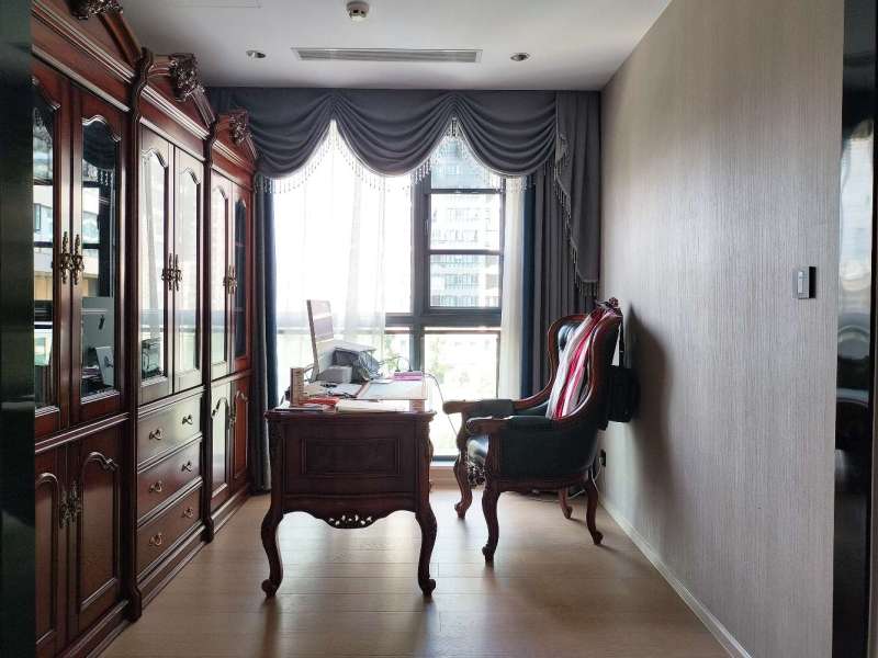 5室2廳2陽臺 俊發(fā)逸天峰書房