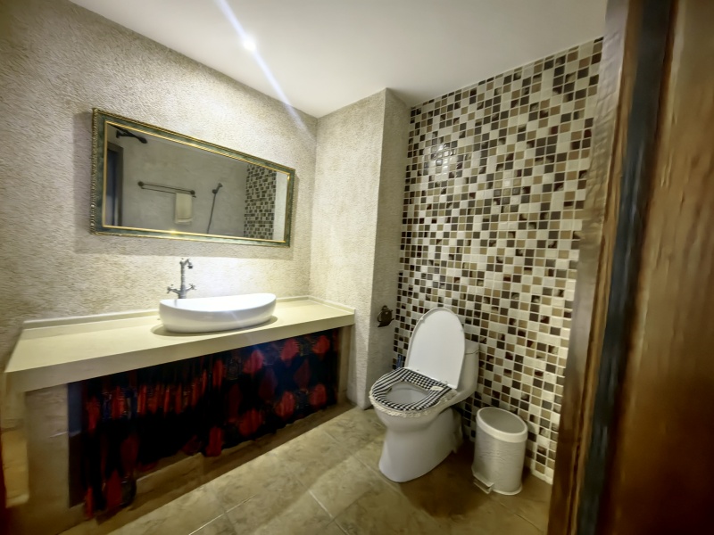 4室2廳2陽臺 彩云間花園衛(wèi)生間