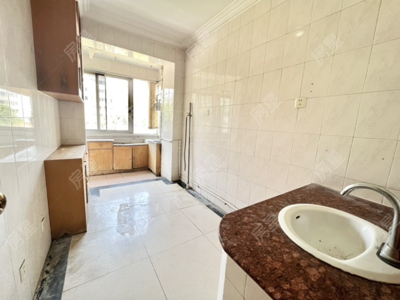 4室2廳2陽(yáng)臺(tái) 云山小區(qū)餐廳