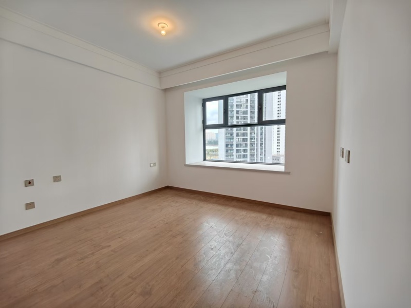 3室2廳2陽(yáng)臺(tái) 大華公園天下東湖苑臥室