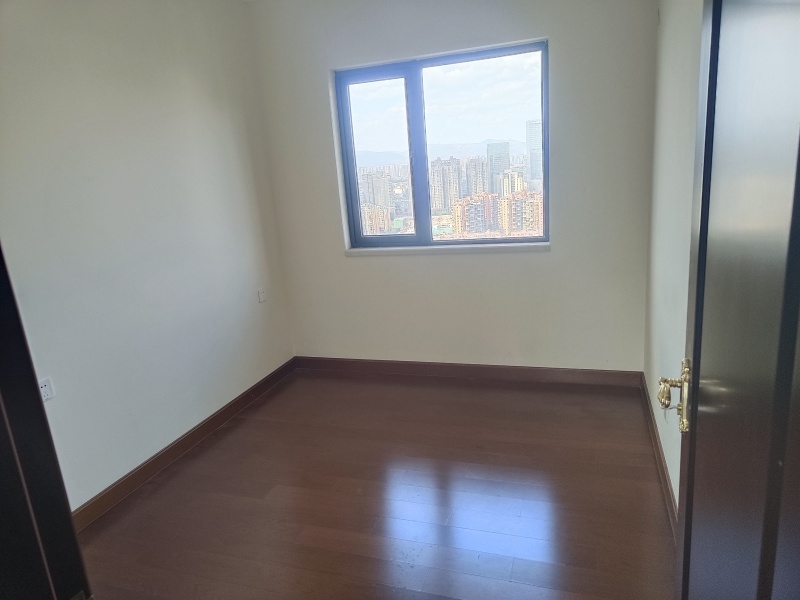 4室2廳2陽(yáng)臺(tái) 恒大云報(bào)華府臥室